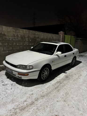 Toyota: Toyota Camry: 1995 г., 2.2 л, Механика, Бензин, Седан