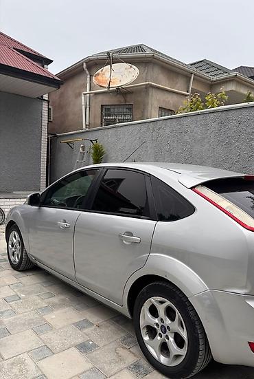 kia rio qapi: Ford Focus – gümüşü rəng, 5 qapılı hetçbek. Texniki və xarici — 3