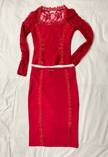 красное платье: Вечернее платье, Классическое, Средняя модель, С рукавами, Корсет, S (EU 36), M (EU 38), L (EU 40)