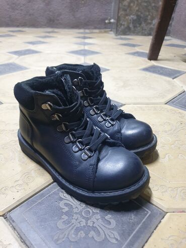 черные мужские ботинки: Кожаные ботинки для мальчика покупали в Лионе 32 размер