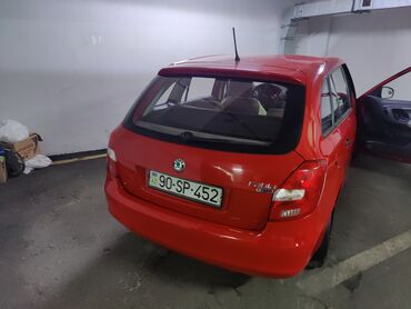 centra masin: Skoda Fabia: 1.4 л | 2012 г. 78000 км Универсал