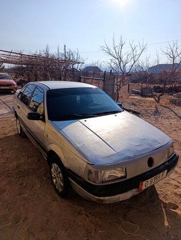 Volkswagen: Volkswagen Passat: 1988 г., 1.8 л, Механика, Бензин, Седан