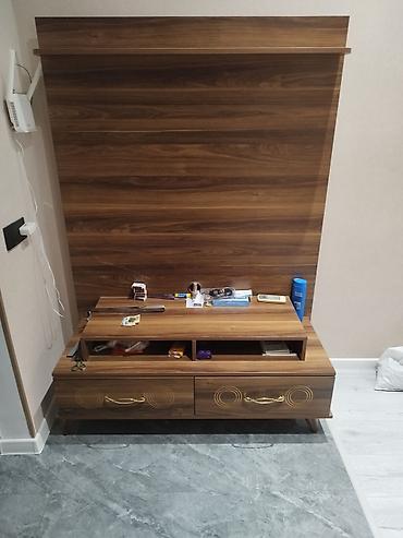 Qonaq otağı üçün mebel dəsti təqdim olunur. Dəstə TV altlığı/paneli və