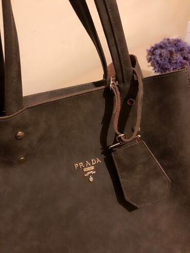 Accessories: PRADA kozna torba nova