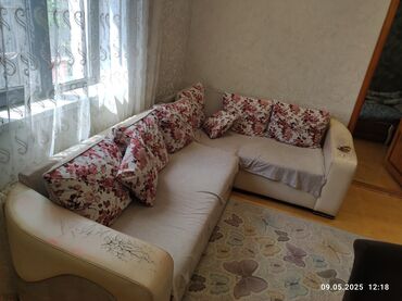 bir tankda istifadə edilən mebel: Künc divan, İşlənmiş, Açılan, Bazalı, Parça, Çatdırılma yoxdur