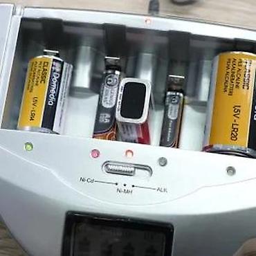 Baterije: Univerzalni punjač baterija sa LCD ekranom – Weltbild/Genius Ideas — 9