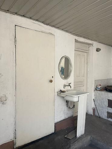 Продажа коттеджей и домов: 🏡 Продается 4 комнатный дом с времянкой 📍 Район: Ак-Орго 🏠 Площадь — 6