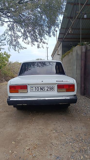 автомобил: LADA 2107 sedan təqdim olunur. Avtomobil klassik kvadrat kuzov — 4