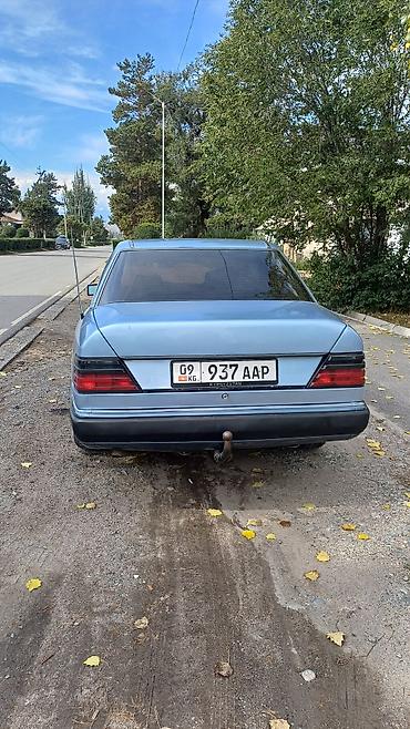сукутер арзан: Mercedes-Benz W124: 1990 г., 2 л, Кол менен иштөөчү, Бензин, Седан — 2