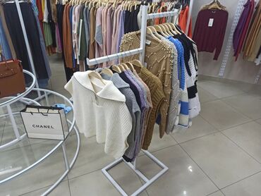 Кронштейны, стойки: Кронштейны Стеллажи Стойки Вешала Столы ресепшен Раскладочные — 27