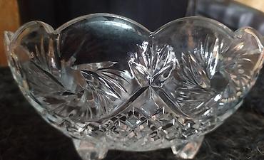 glass: 1 .Кружечки для напитков для банкетов . 2 .Ваза для фруктов и не — 1