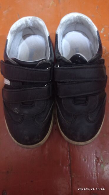 мужская одежда и обувь: Детская обувь для мальчиков 28размер б/у за 1000 сом отдам кожа
