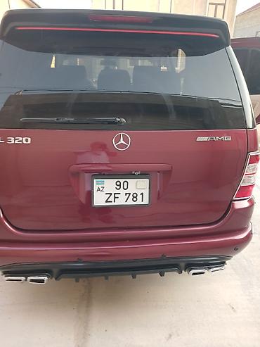 qirmizi masin: - Növ: SUV, 5 qapı - Korpus rəngi: tünd qırmızı/bordo - Salon: açıq — 10