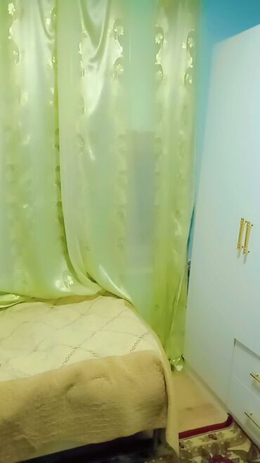 Kirayə otaqlar: Kirayə üçün kiçik, rahat otaq - 1 nəfərlik iki ayrı çarpayı (açıq