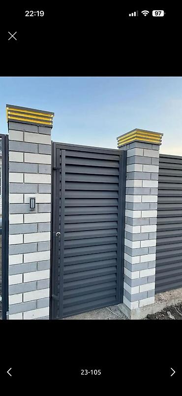 Распашные ворота: Металлические распашные ворота с калиткой (модульные панели) - — 49