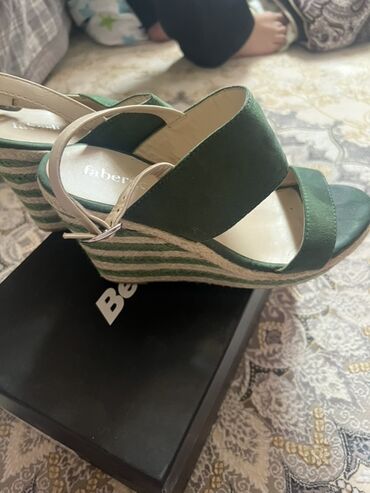 шарф широкий: Босоножкалар, 38, Колдонулган, түсү - Жашыл