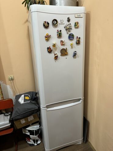 utu alti: Б/у Двухкамерный Indesit Холодильник цвет - Белый