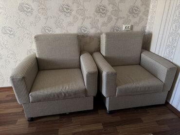 Мягкие кресла: Продам оба кресла. В хорошем состоянии, без пятен, без катышков