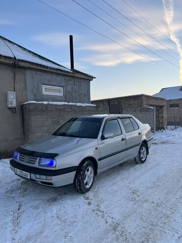 Volkswagen: Volkswagen Vento: 1994 г., 1.8 л, Механика, Бензин