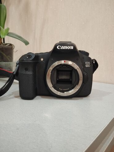 Фотоаппараты: Продаю зеркальный Canon EOS 60D Body Black, пробег не большой