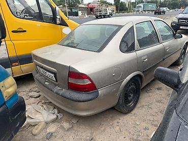 вектра: Opel Vectra: 1998 г., Механика, Седан — 4