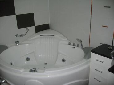 Uzunmüddətli kirayə mənzillər: 28may 8 noyabr metrosunun çıxışında Tibb universitetinə yaxın 17 — 19