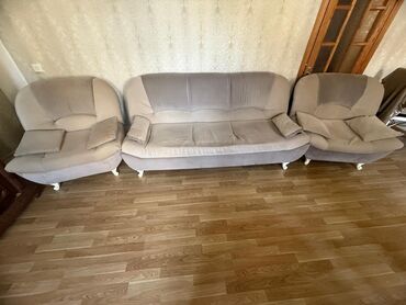 Masa və oturacaq dəstləri: Divan, 2 kreslo
