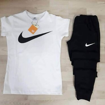 Kompleti: Komplet majca i donji deo
S M L XL XXL Cena 2200 din — 6