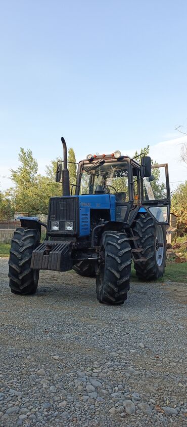 Доильные аппараты: BELARUS 1221 təkərli traktor - Rəng: mavi, kabinalı - Ön asqıda