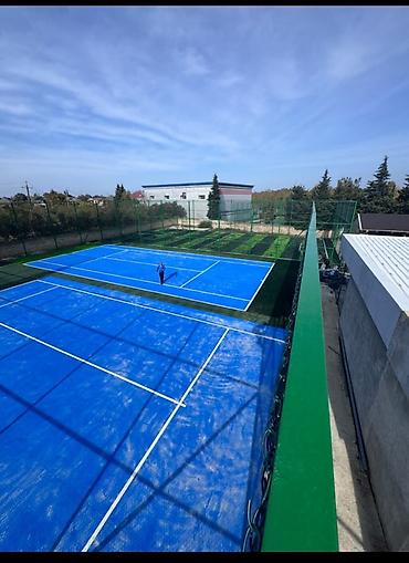 codera informatika pdf 2025: Mavi akril örtüklü açıq hava tennis kortu - Ölçülər: tam ölçülü — 2