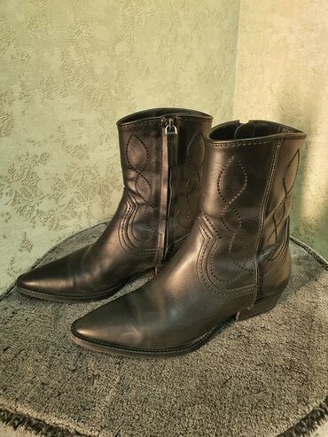 Другая женская обувь: Продам казаки Massimo Dutti!!! 35 р