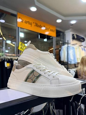 guccı: Ağ rəngli uniseks krossovkalar - Material: yumşaq süni dəri və toxuma — 1