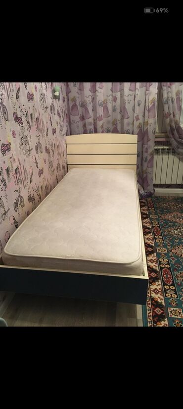 Divanlar: Təknəfərlik çarpayı, Bazasız, Matras ilə, Siyirməsiz