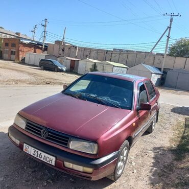 Volkswagen: Volkswagen Vento: 1992 г., 1.8 л, Механика, Бензин, Седан