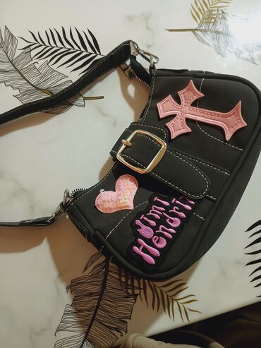 мужские рюкзак: Идеальна для повседневных образов и фан‑атрибутики, добавляет