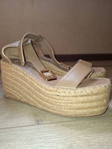 Basanoşka və səndəllər: Ölçü: 40, Yeni — 15