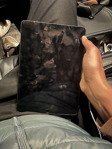Планшеты: Планшет, Apple, память 64 ГБ, 10" - 11", 4G (LTE), Б/у, Классический цвет - Серый — 4