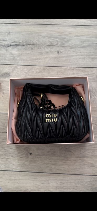 итальянские сумки: Новая сумочка от брена miumiu в высоком люкс качестве!