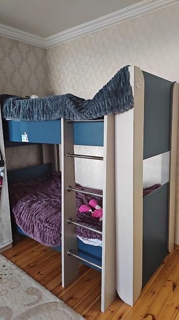*300azn* Ikimərtəbəli çarpayı satılır.Yaxwi vəziyyətdədir.Kocle bağlı