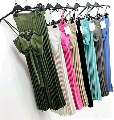 planika: Dvodelni ženski komplet crop top majica na bratele i široke plisirane — 6