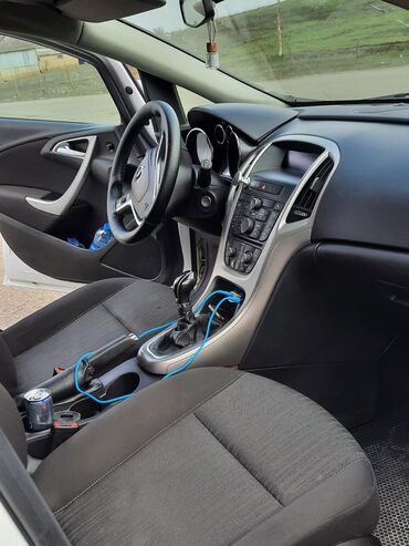 Opel: Opel Astra: 1.4 l | 2010 il 352000 km Sedan — 11