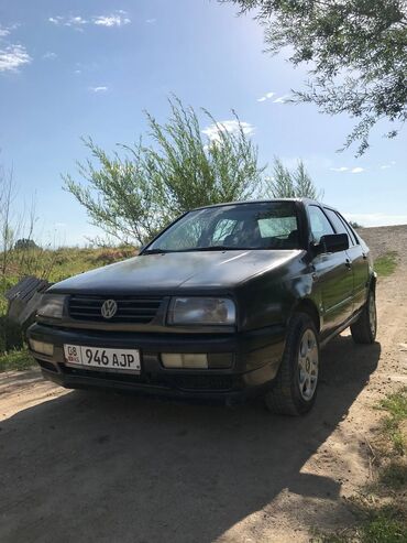 автомобиль вента: Volkswagen Vento: 1992 г., 1.6 л, Механика, Газ, Седан