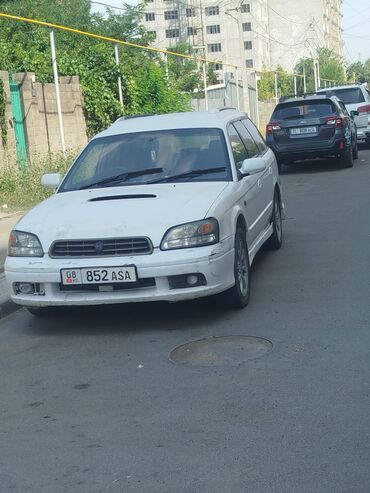 багаж на субару: Универсал Subaru Legacy белого цвета с правым рулем, оснащенный люком