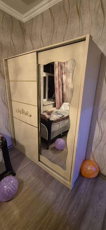 стеклянные полки на стену: *Sada* Dolab ideal vəziyyətdədir 250 azn Hundurluk-2 metr Uzunluq-1.67