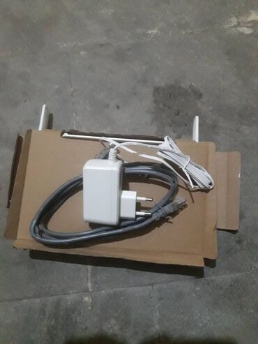adapter modem wifi: Yenidir alinib qurasdirilmayib karopkasinda verilir hecbirseyi