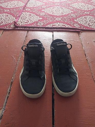 кызыл кия кыз: Эркектердин кроссовкасы, 34, Reebok, Колдонулган, түсү - Кара, Өзү алып кетүү — 1