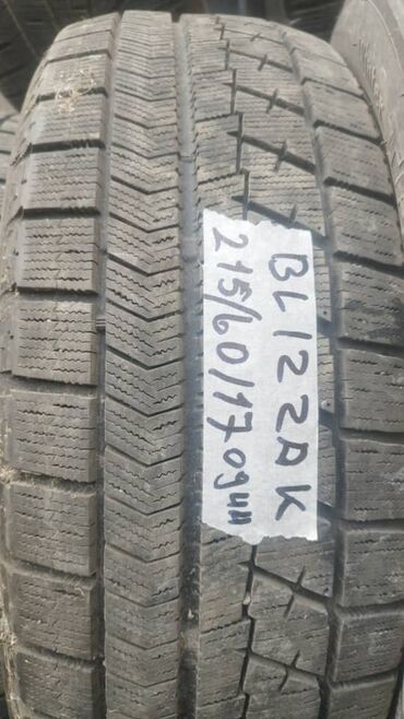 зимние шины 17: Шины 215 / 60 / R 17, Зима, Б/у, 1 шт, Легковые, Япония, Bridgestone