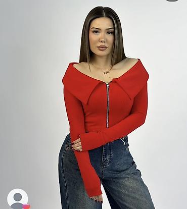qırmızı vinston: Qadınlar üçün qırmızı trikotaj sviter-bluz - Model: Fermuarlı — 1