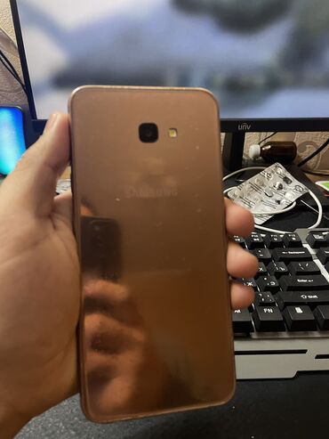 телефон меняю: Samsung Galaxy J4 Plus, Б/у, 32 ГБ, цвет - Золотой, 2 SIM