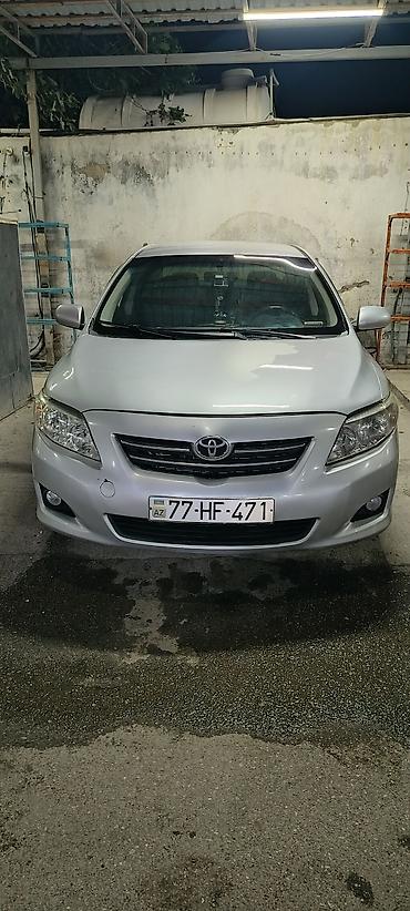 şüşə: Toyota Corolla sedan - Kuzov: gümüşü rəng, 4 qapı - Nömrə: 77-HF-471 — 1